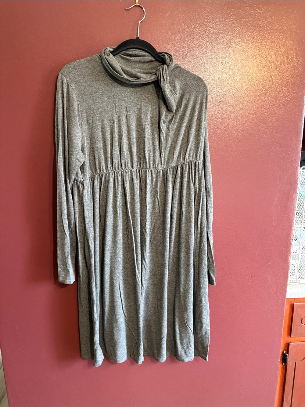 Liz Lange Heather Gray Long Sleeve Tie-Neck Empire Dress